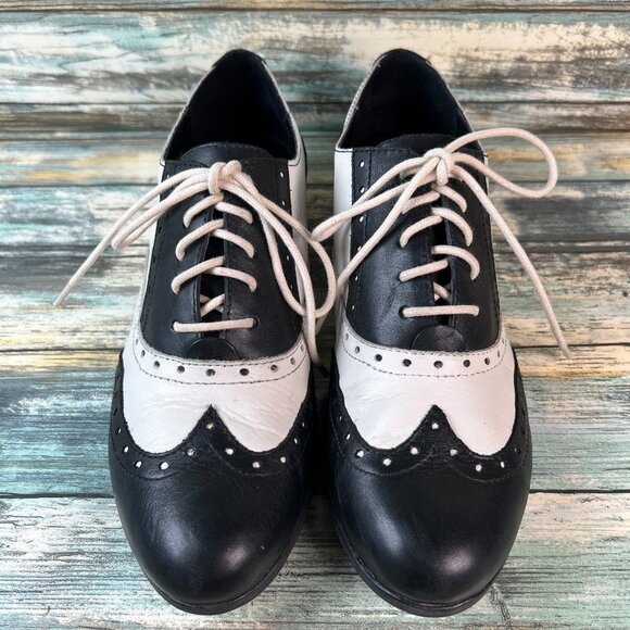 Born Oxford Shoe Womens 9.5M Black/White Leather Saddle Shoe Menswear Tuxedo - Picture 3 of 13